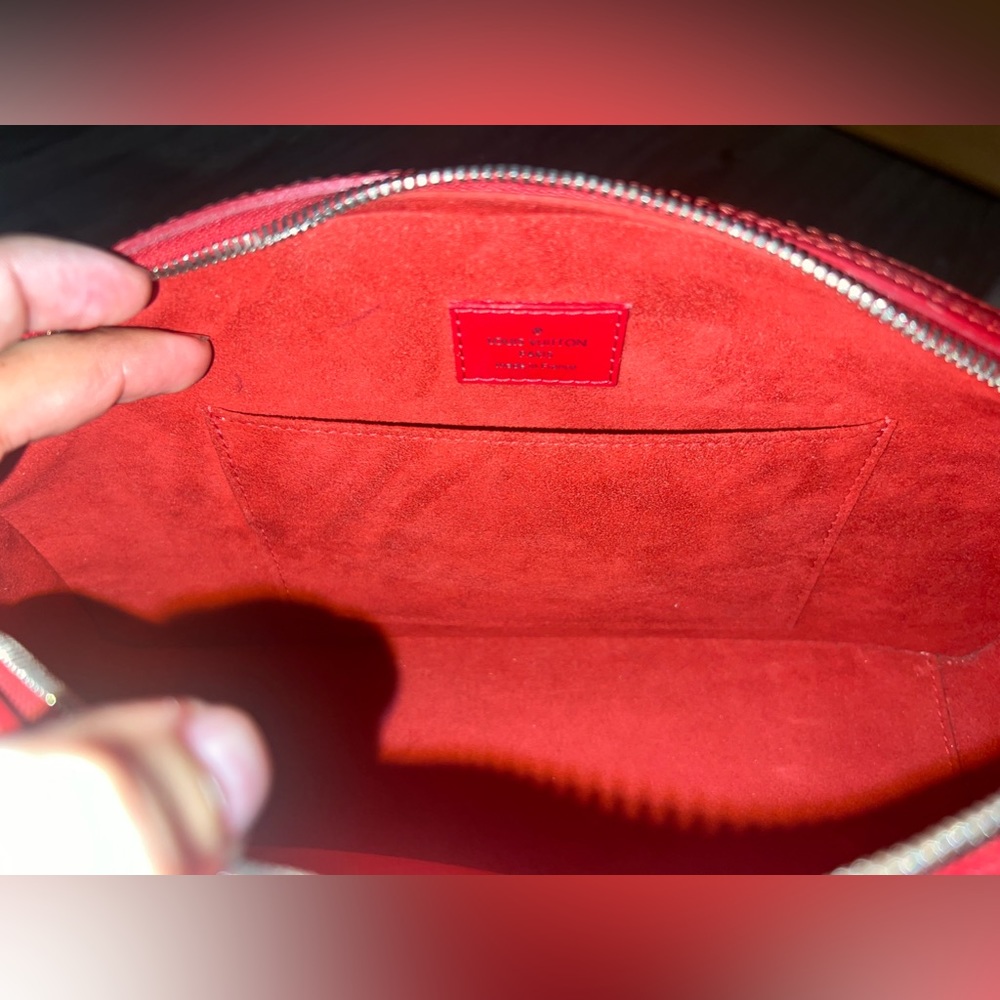 Good condition used 3 to 4 times lv autentic red